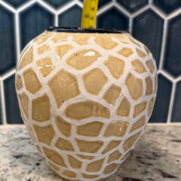 Pair of Giraffe Print Tile Vase EUC - Picture 3 of 7